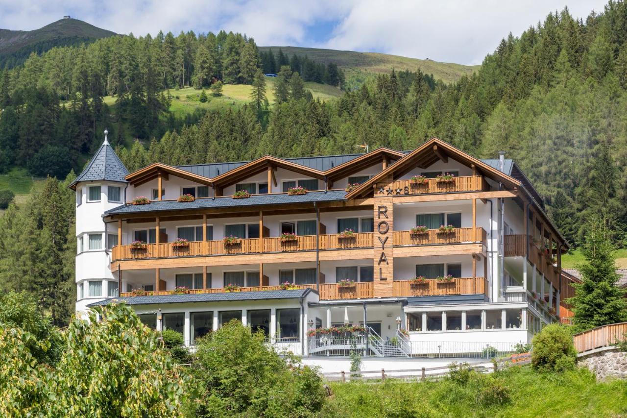 Hotel Royal Und Ferienhaus Annabel Sexten Exterior foto